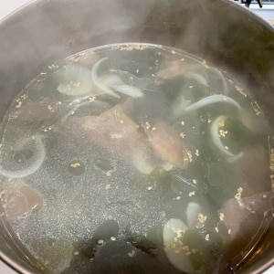 玉ねぎとわかめのスープ
